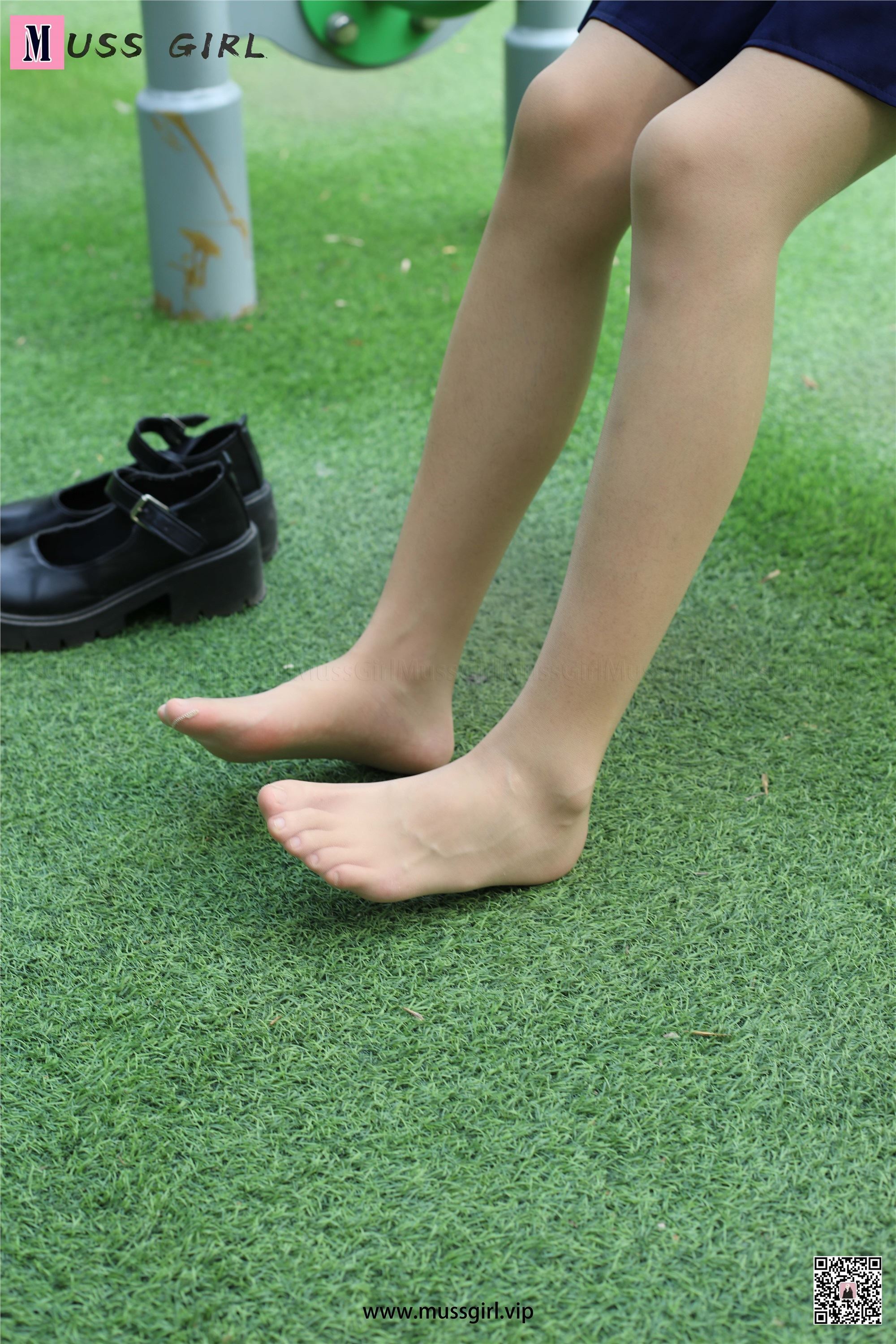 MussGirl慕丝女郎  NO.215 草地JK制服肉丝3